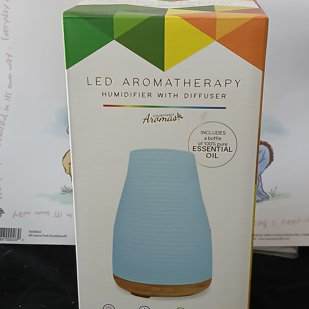 LED Aromatherapy Humidifier with Diffuser Color changing. Comes w/essential Oil!